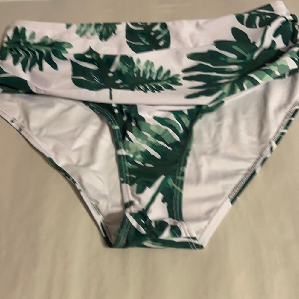 🔥CLEARANCE 🔥Women’s NWOT high waisted swim bottoms, size xl